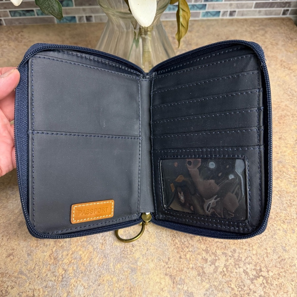 Fossil zip around passport wallet - Picture 3 of 4